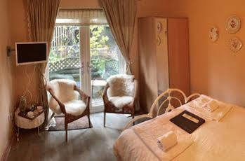 Thatched Hotel 3*